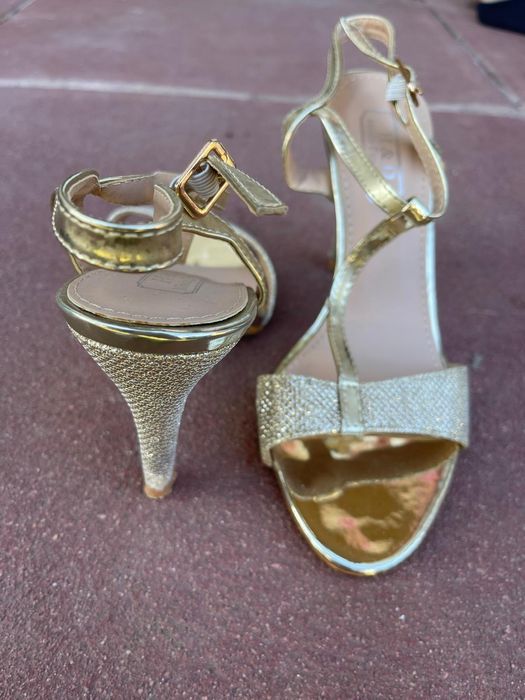 Sandália dourada - N38