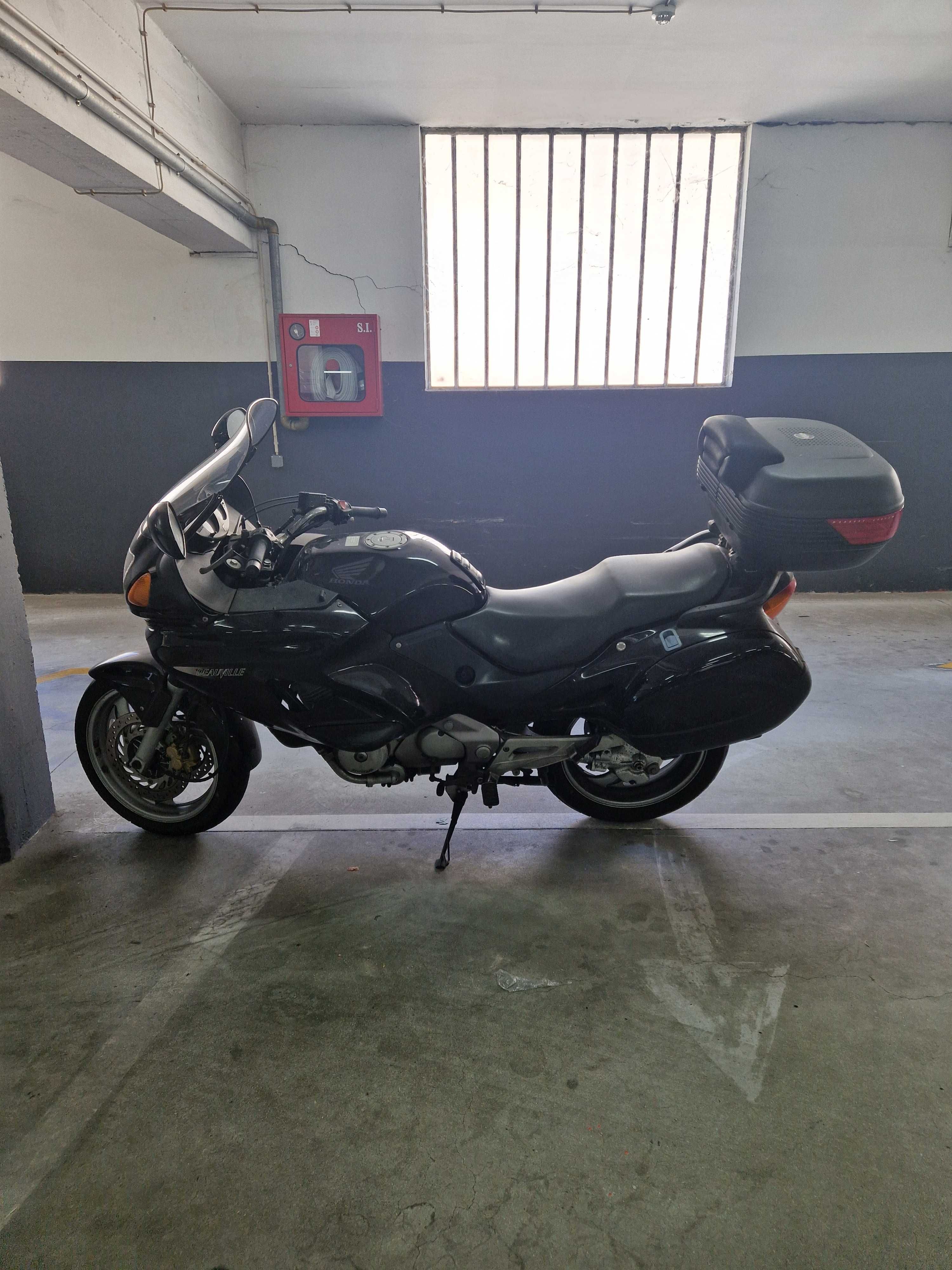 Honda  NT 650 Deauville