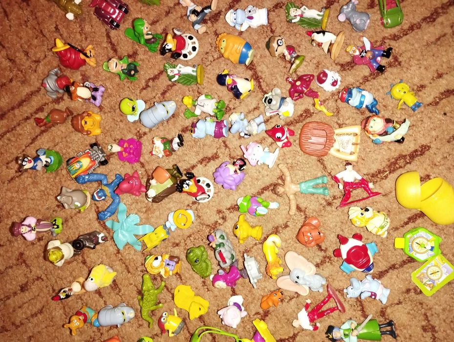 Кіндери іграшки з яйця