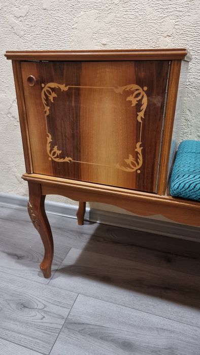 Стілець-тумба для коридору, лакована. Натуральна деревина, шпон.
