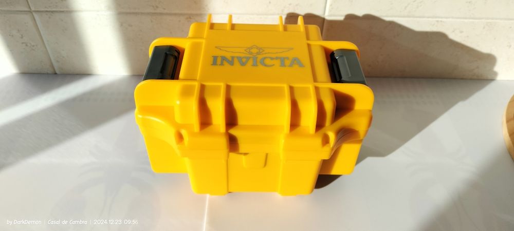 Relógio Invicta com caixa
