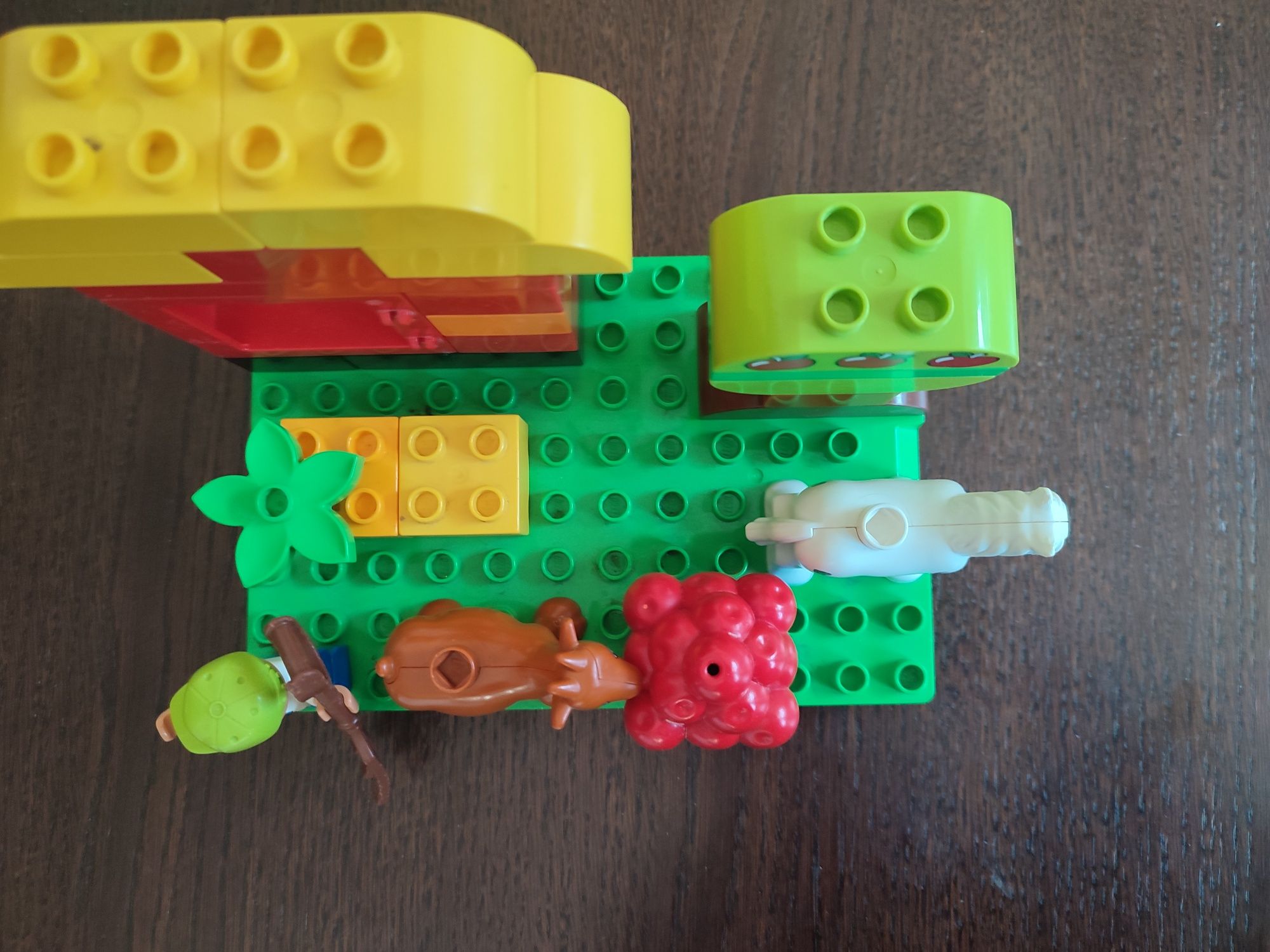 LEGO Duplo rolnik z domkiem i kozą, koniem, drzewo, roślina, jabłka