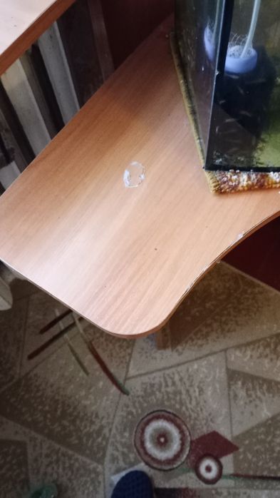 Продаю угловой компьютерный стол