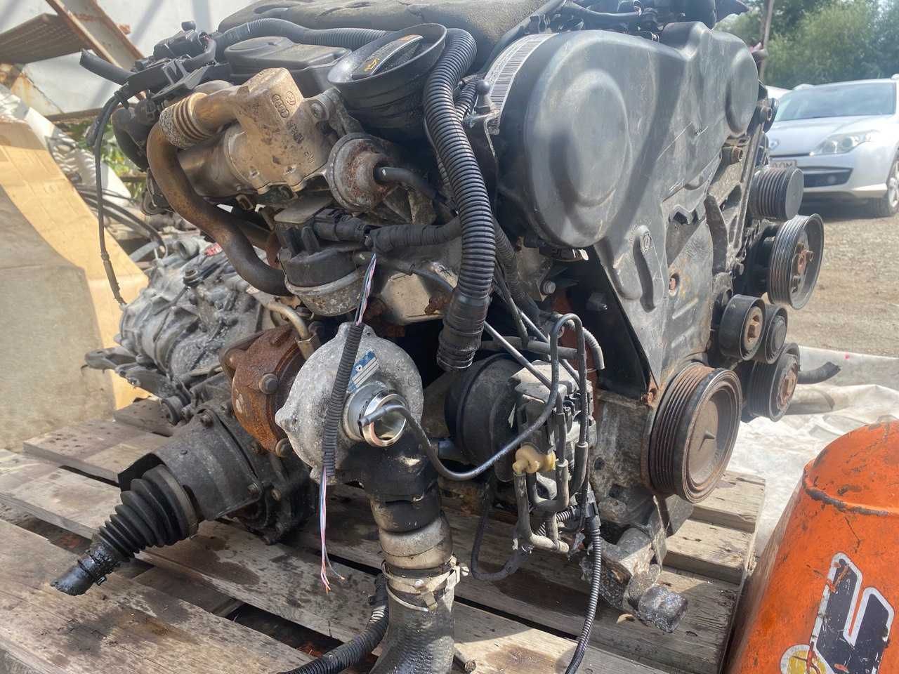Двигун Мотор блок Двигатель головка кпп Audi 2.0 Dci CAG ауді 2,0 дці