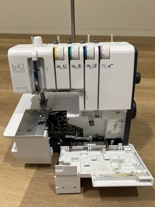 Розпошивальна машинка Bernina Bernette FunLock B42