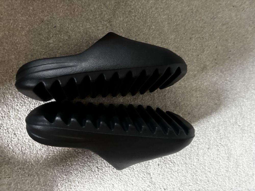Yezzy slide onyx 43