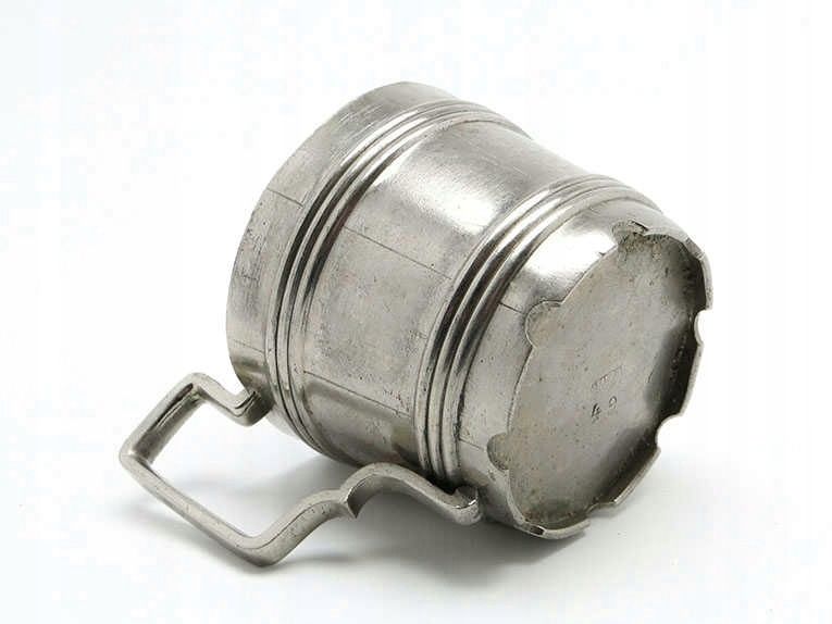 D1H Br. Buch - podstakannik w kształcie beczki