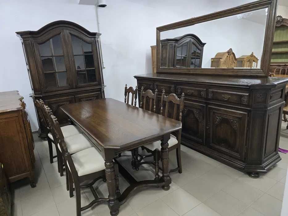 Komplet mebli w stylu klasycznym–komoda, lustrem, witryna, stół i krze