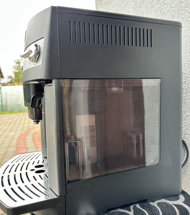 Кавомашина, кавоварка DeLonghi