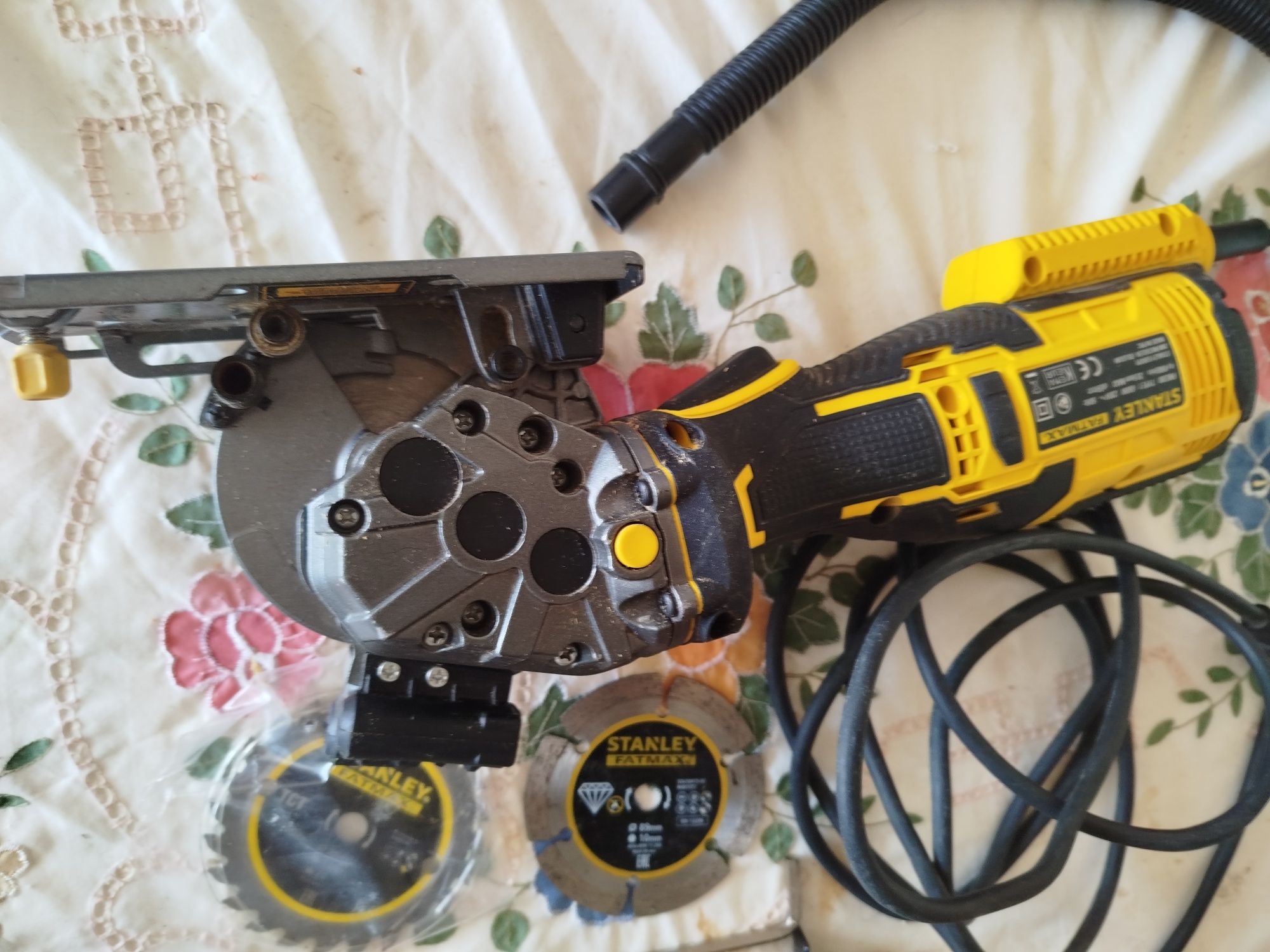 Serra circular de mão Stanley FatMax 650W