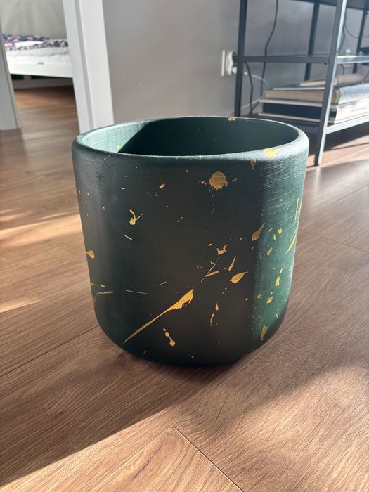 Zielona ceramiczna donica