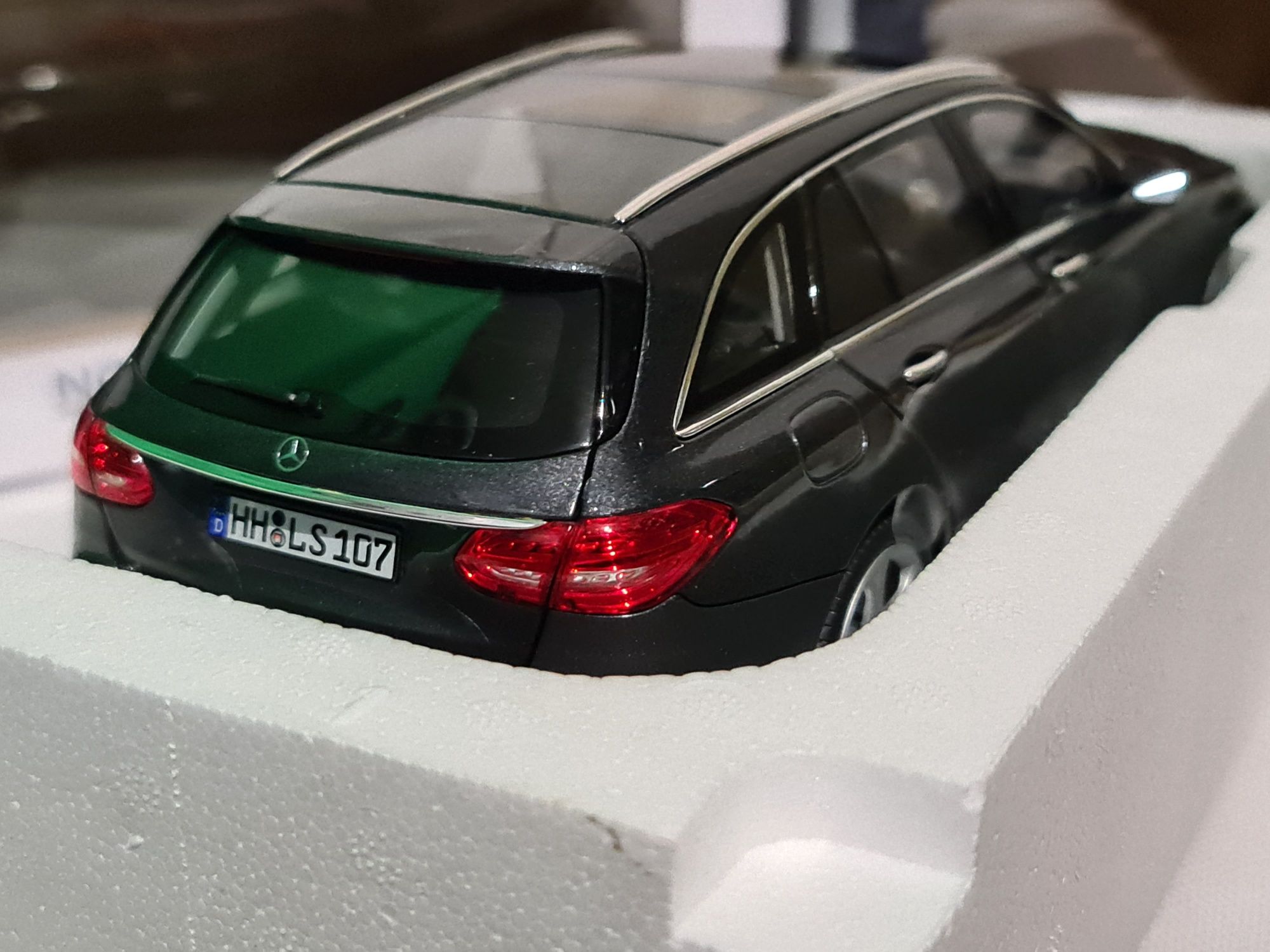 Norev 1:18 Mercedes C Class T Wagon