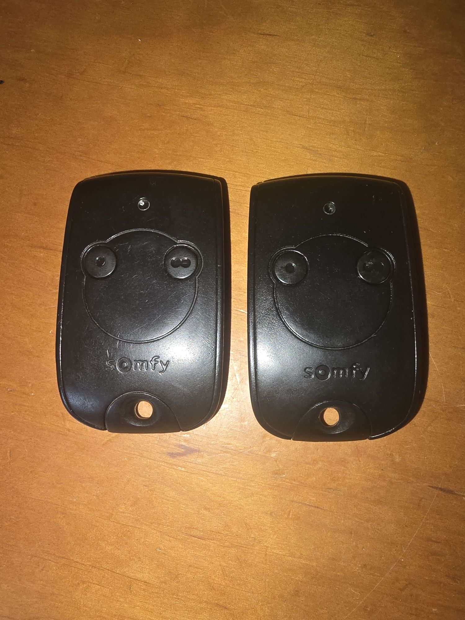 Piloty do bramy somfy