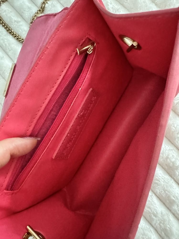 Mała różpwa torebka na lancuszku Prima Moda