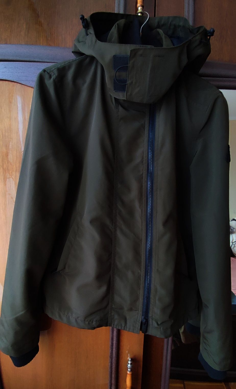 Продам Куртка-ветровка Superdry M