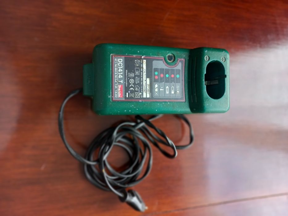 Зарядка для аккамулятора шуруповерта Makita 7.2-14.4V
