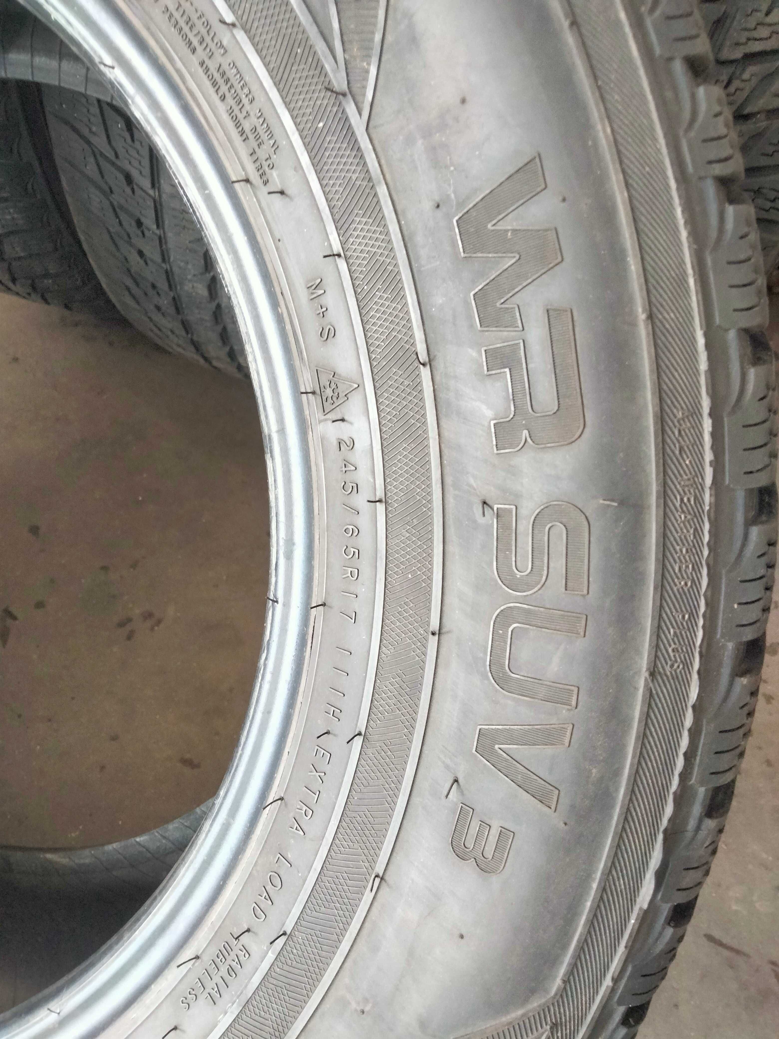 245 65R17 Nokian