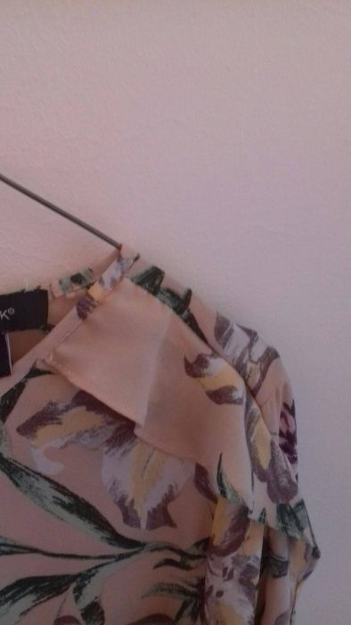 Blusa Fina de Manga Comprida com Padrão Floral