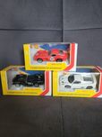 Zestaw 3 samochodów Ferrari.
Nowe