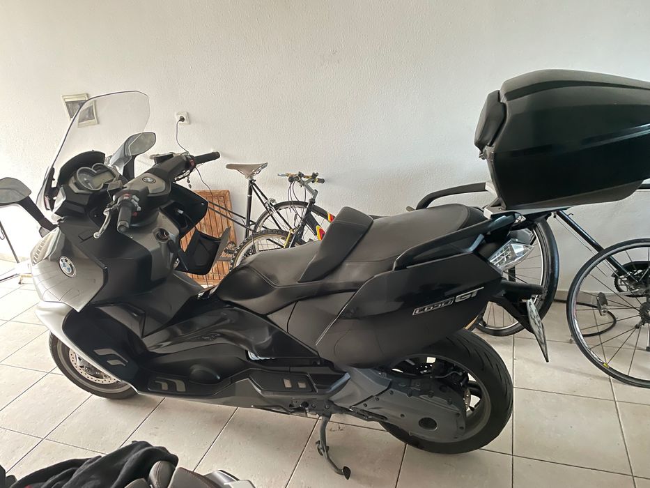 BMW C650 GT com top case