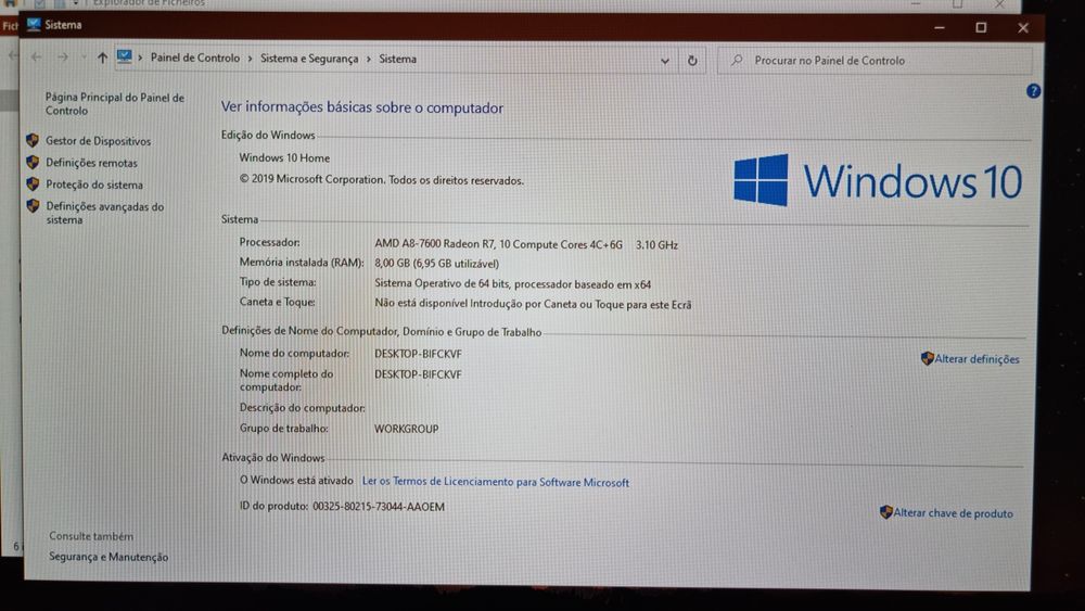 Computador desktop HP Pavilon.