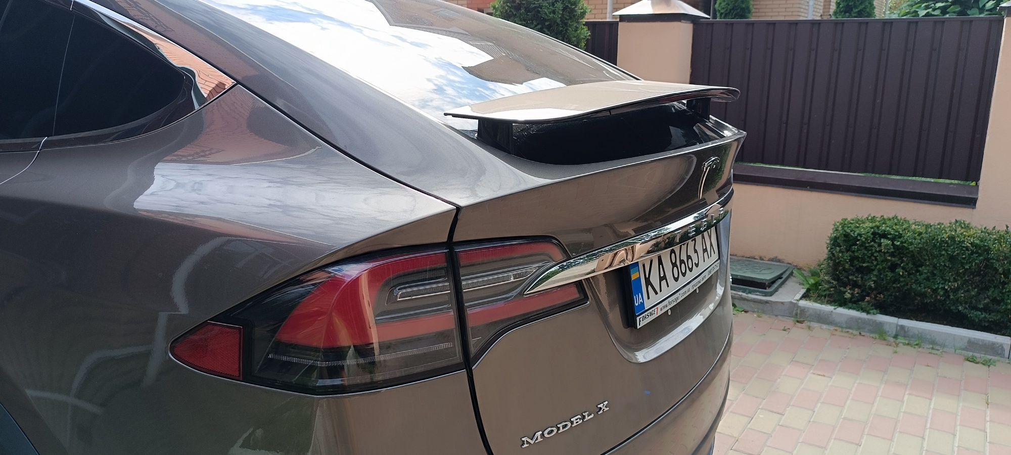 Tesla X90D 2016 року