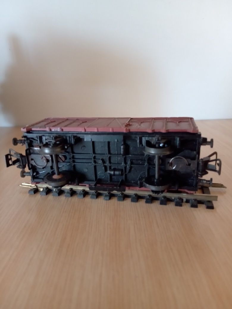 Wagon towarowy kryty 2 oś. PIKO
