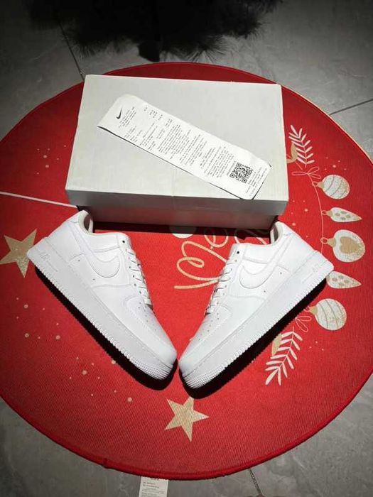 Białe buty Nike Air Force 1