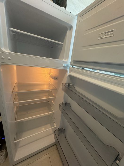 Frigorífico, novo e em bom estado