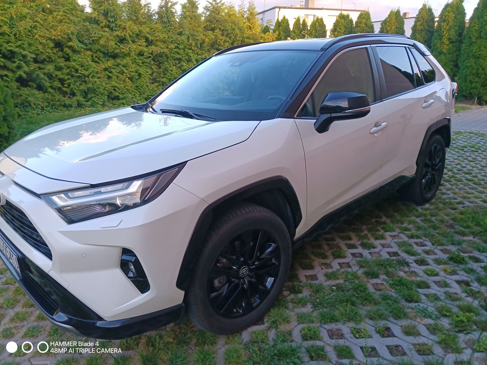 Toyota RAV4 V Selection Hybrid 2022rok
