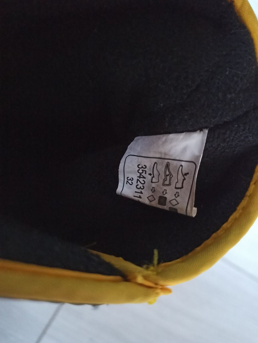 Buty chłopięce zimowe 32