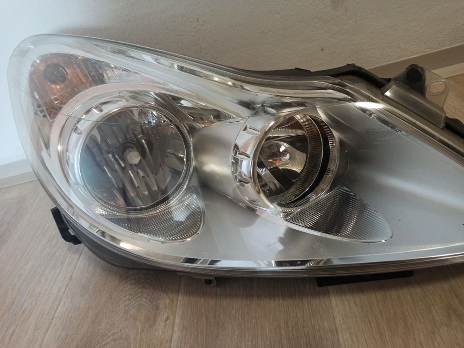 Фари Opel Corsa D Valeo