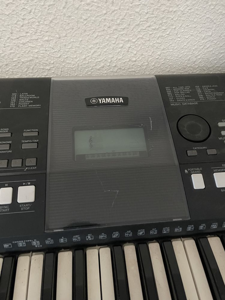 Piano Yamaha E 423
