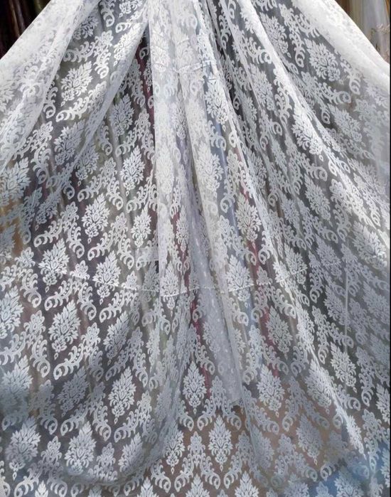 Відріз якісної, гарної, напівпрозорої тканини