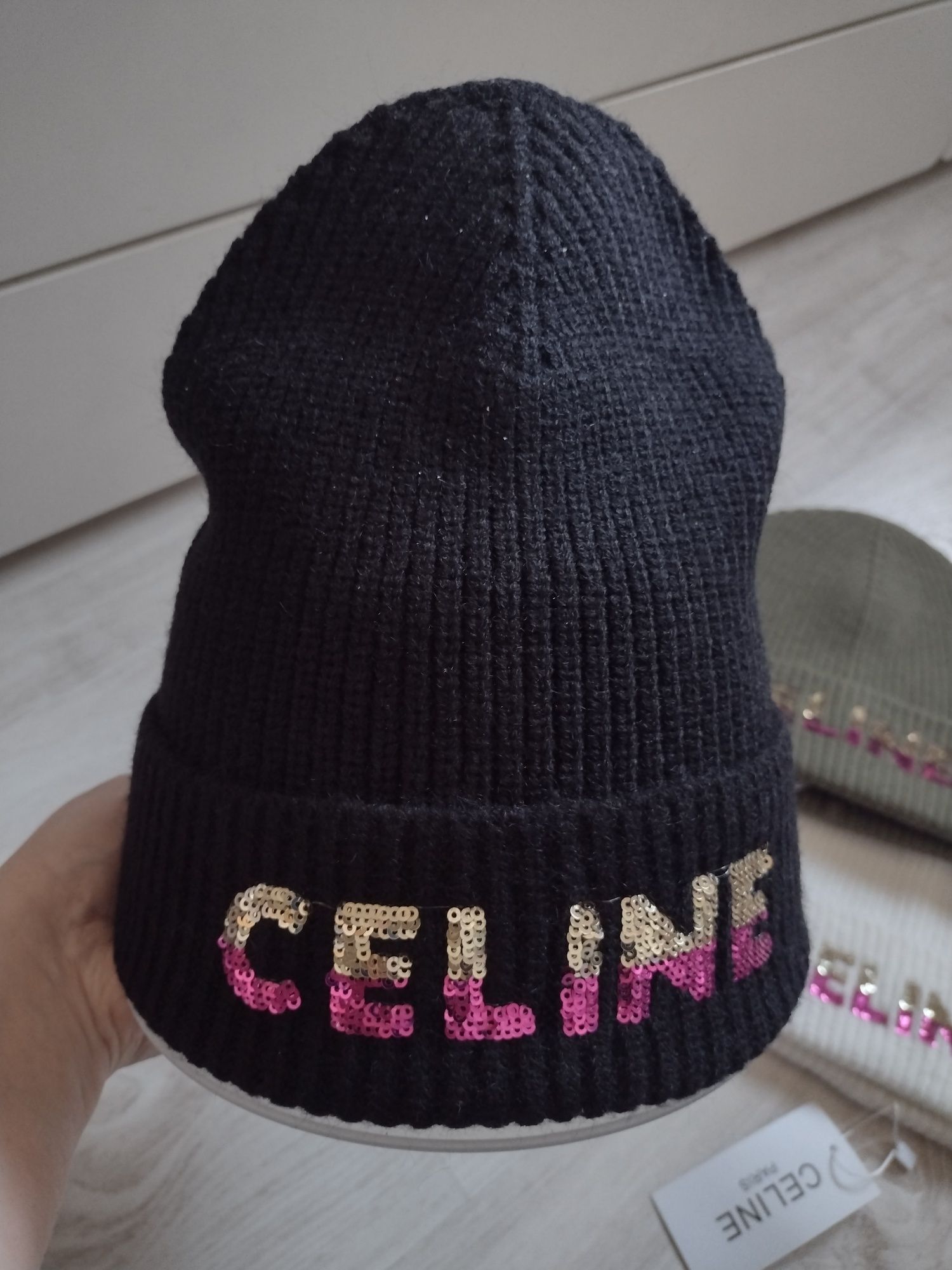 Czarna czapka beanie cekiny Celine.