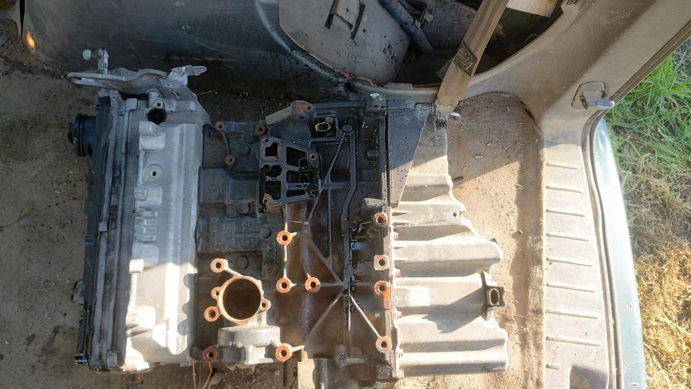 CGLB 2.0 TDI Audi Q5 silnik goły słupek