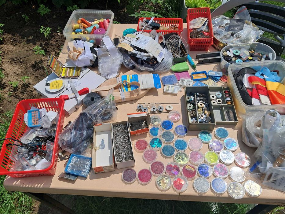 Nici w różnych kolorach