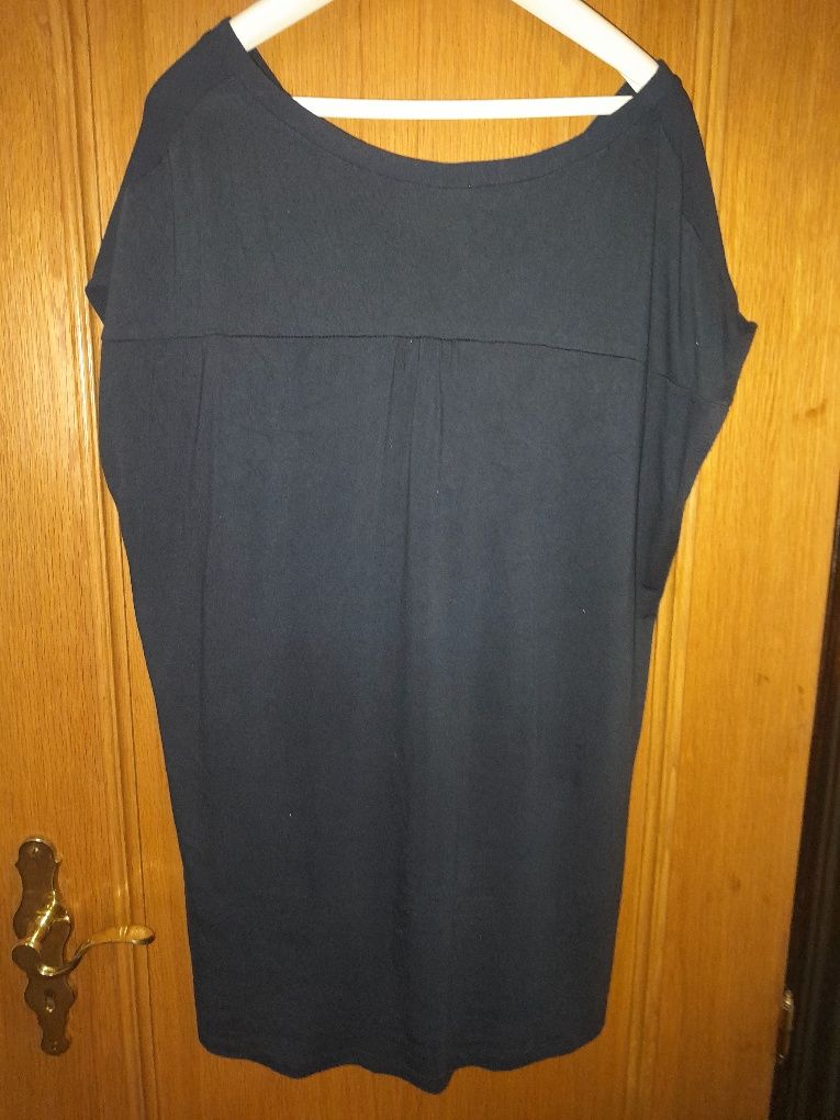 Blusa com padrão e atilhos