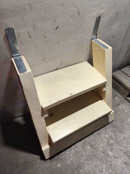 Schodki schody stopnie bardzo masywne