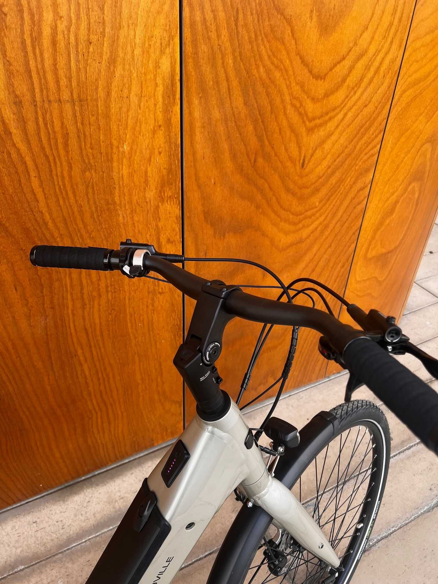 Rower miejski elektryczny Vello de Ville 6TY – WYPRZEDAŻ