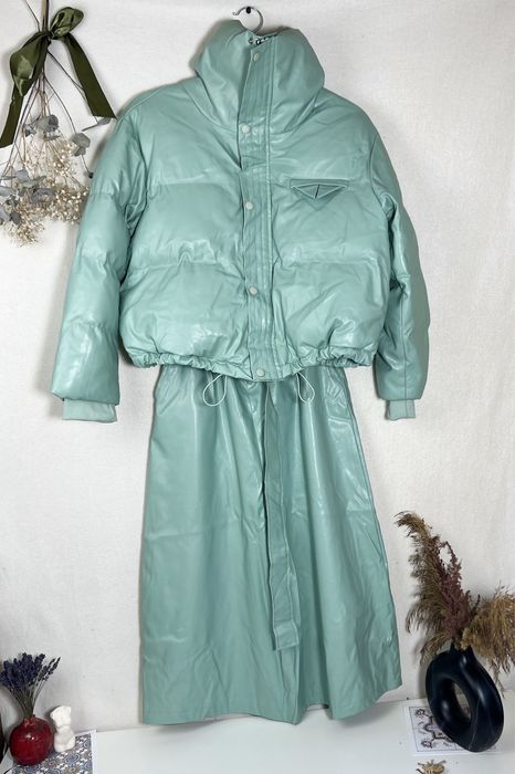 костюм екошкіра куртка і спідниця мʼятного кольору