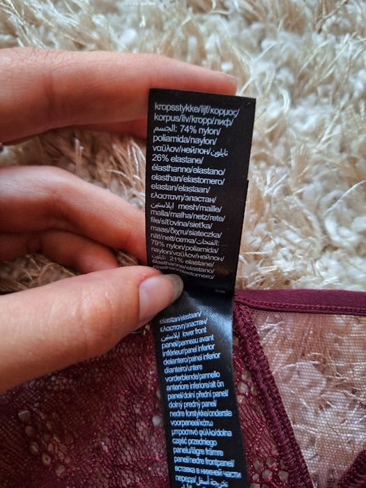 Nowe bordowe koronkowe stringi damskie Calvin Klein