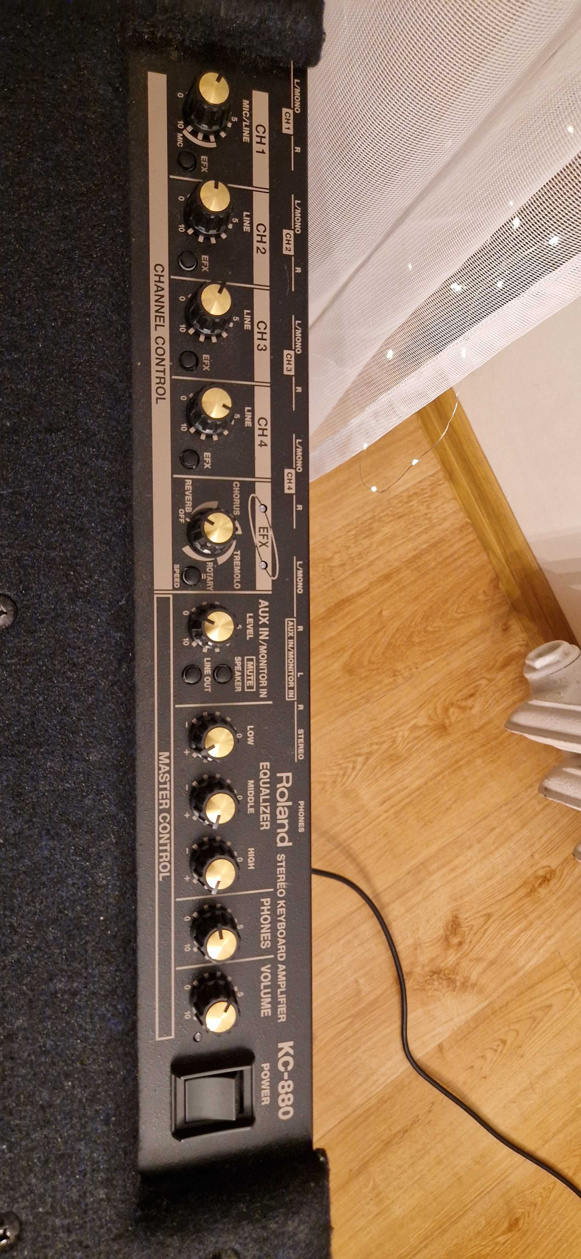 Wzmacniacz Roland KC 880