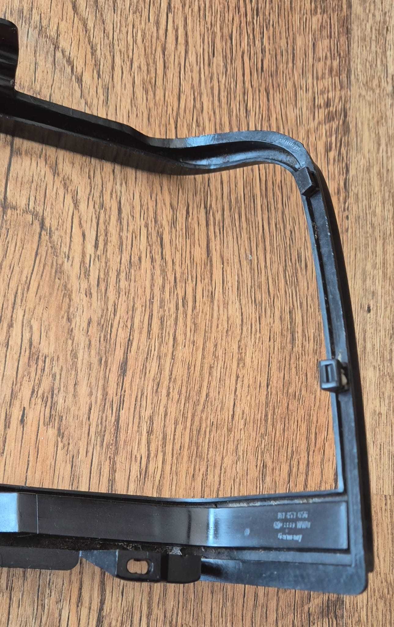 Ramka Reflektora Prawa VW JETTA A1 (80-84r.) Oryginalna WWO