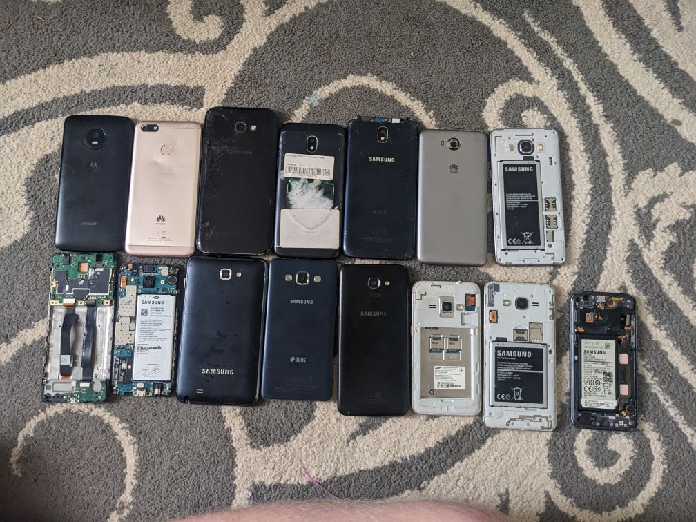 Продам величезний лот смартфонів Samsung / Huawei