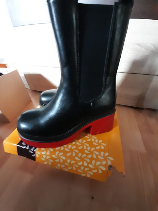 Czarne kozaki lekko ocieplane