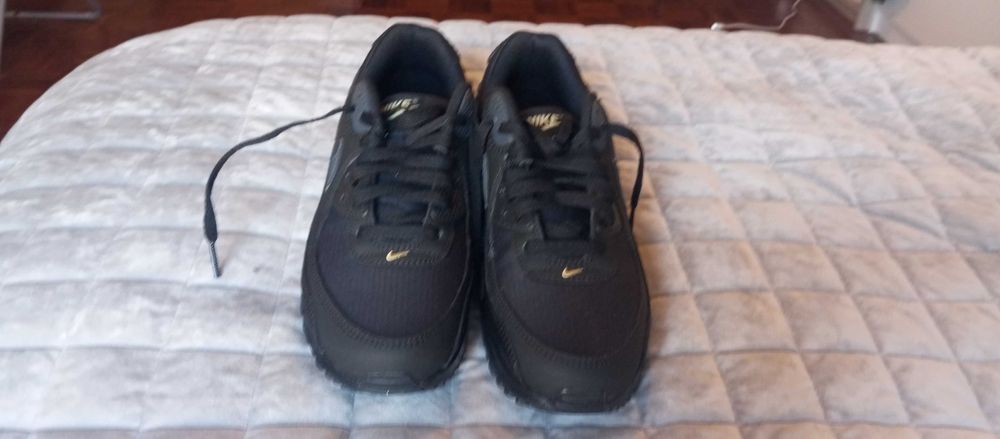 AIR Max BLACK / Gold