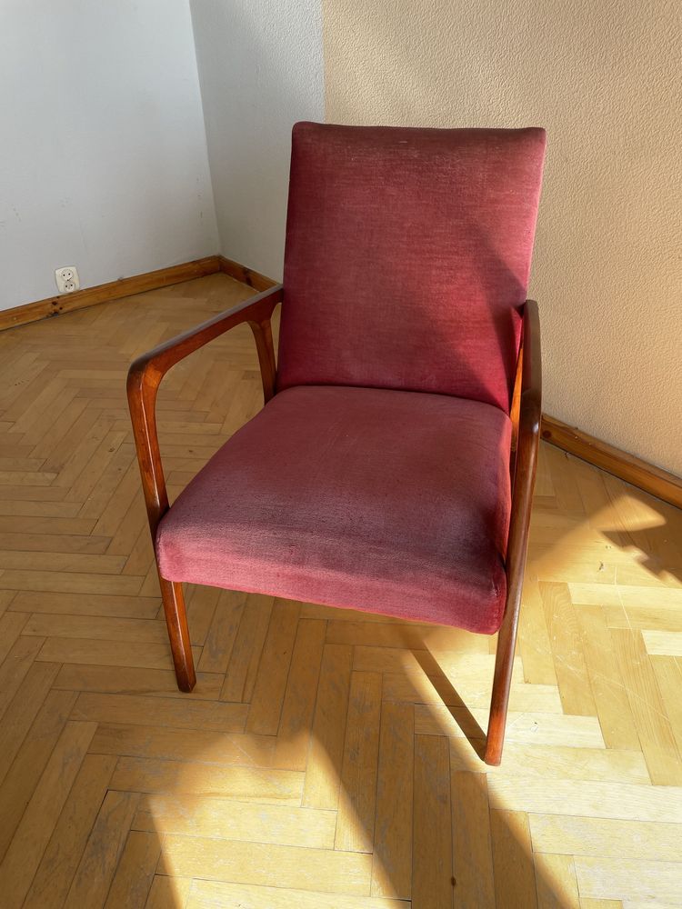 Oryginalny fotel retro z lat 70 czerwony do odświeżenia