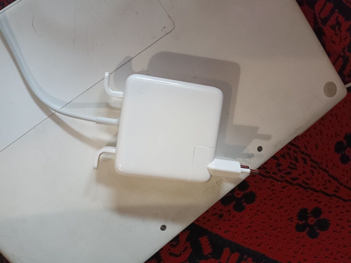 Laptop MacBook 10.6.8
