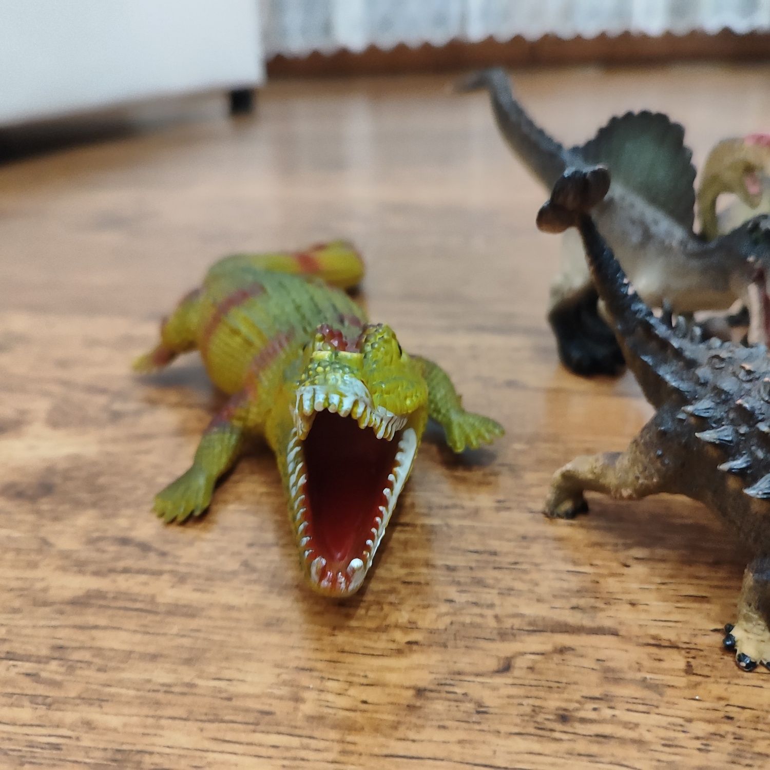 Zestaw dinozaurów+ krokodyl